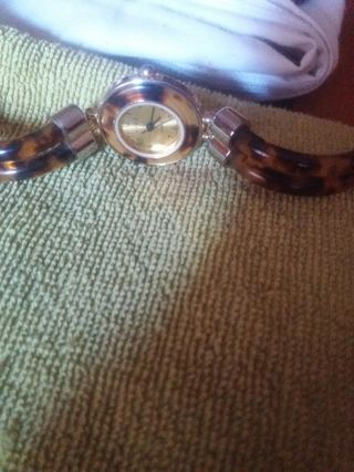 Reloj de pulsera tortuga y oro