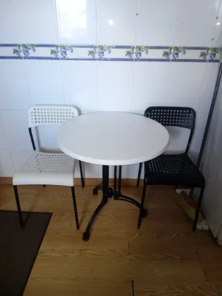 Mesa redonda y 2 sillas exterior