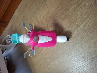 Moto rosa y blanca para muñeca