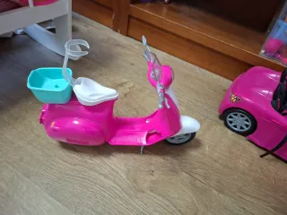 Moto rosa y blanca para muñeca