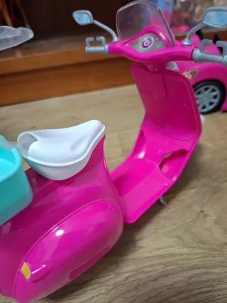 Moto rosa y blanca para muñeca