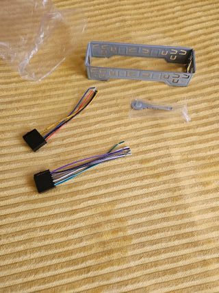 Cables y soporte radio coche