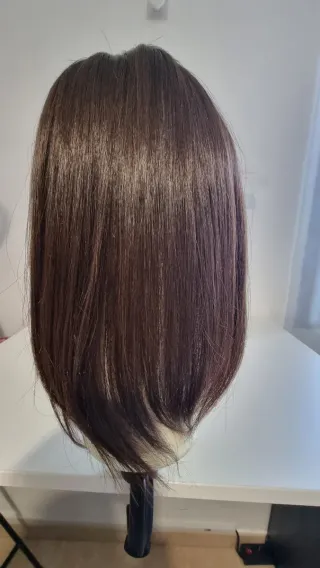 Prótesis capilar castaño