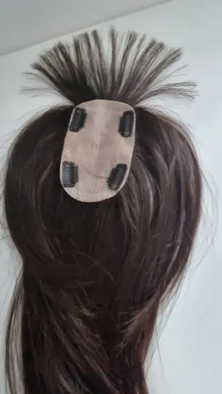 Prótesis capilar castaño