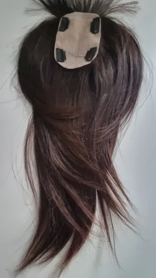 Prótesis capilar castaño