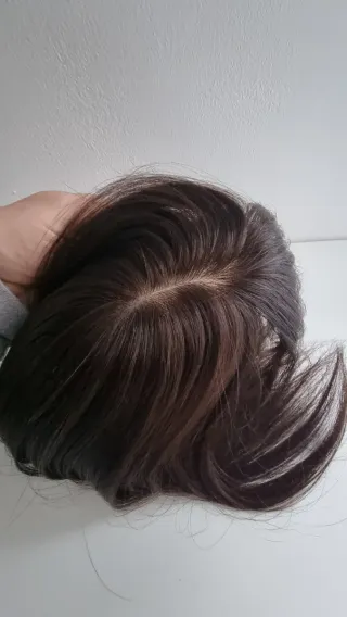Prótesis capilar castaño