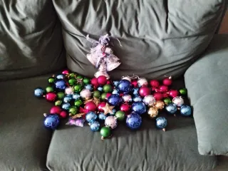 Bolas Navidad Plástico, hay 74 bolas varios tamañ