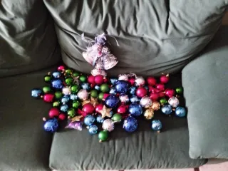 Bolas Navidad Plástico, hay 74 bolas varios tamañ