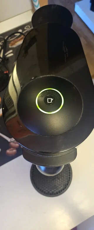 Cafetera de cápsulas negra