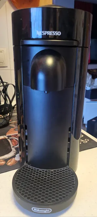 Cafetera de cápsulas negra