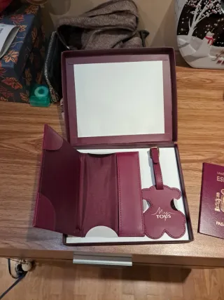 Set Viaje Tous Pasaporte y Maleta