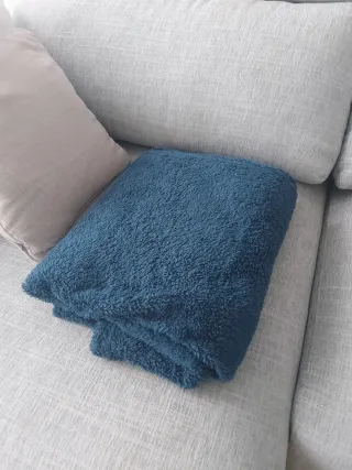 Mantas de sofá azul y beige