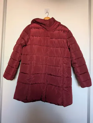 Abrigo plumífero burdeos nuevo con etiqueta