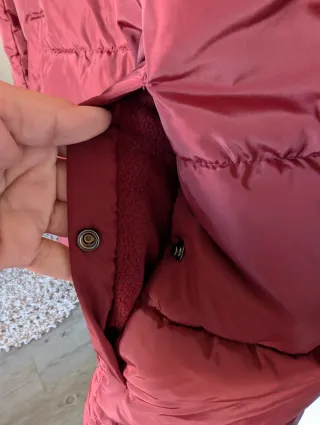 Abrigo plumífero burdeos nuevo con etiqueta