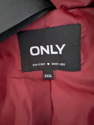 Abrigo plumífero burdeos nuevo con etiqueta