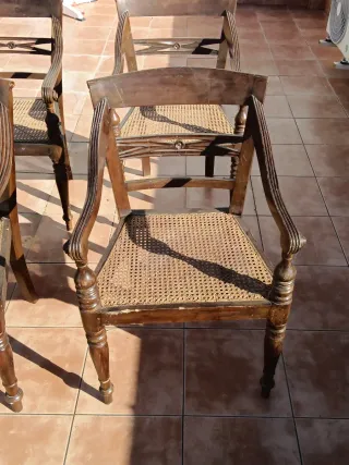 Sillas de madera vintage con asiento de ratán