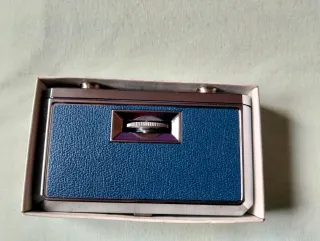 Antiguos prismáticos plegables para eventos.