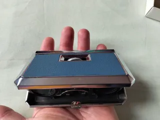 Antiguos prismáticos plegables para eventos.