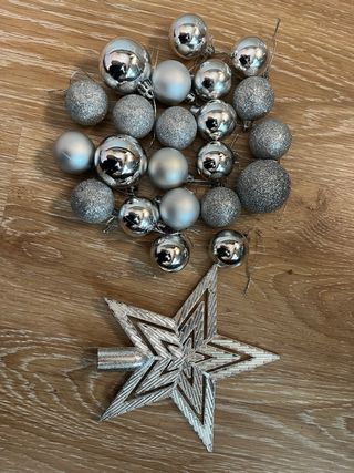 Árbol de Navidad Nevado con decoración INCLUIDA