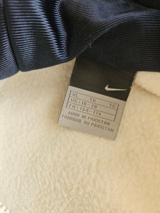 Sudadera Nike con cremallera y capucha