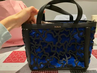 Bolso Tous azul pelo con neceser