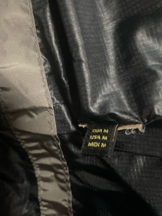 Parka hombre gris con bolsillos