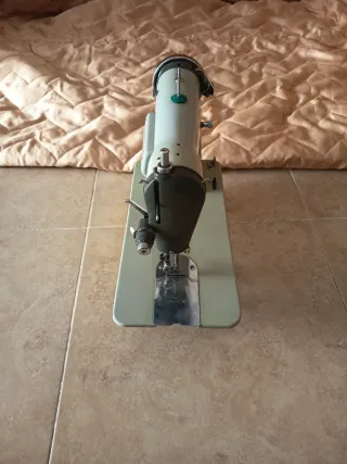 Máquina de coser Alfa