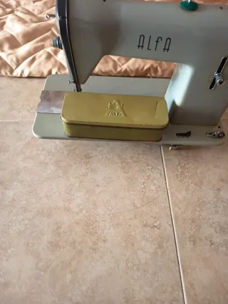Máquina de coser Alfa
