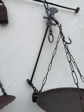 Antiguas balanzas romana con platos