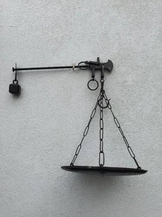 Antiguas balanzas romana con platos