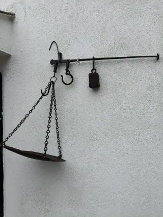 Antiguas balanzas romana con platos