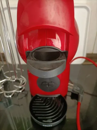 Cafetera Dolce Gusto Roja