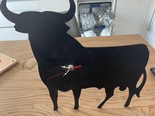 Reloj de mesa toro negro