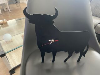 Reloj de mesa toro negro