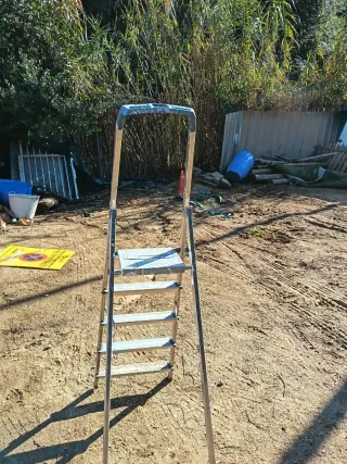 Escalera de mano plegable