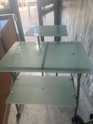 Mesa de ordenador cristal y metal