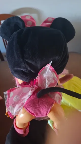 Muñeca con chupete y vestido rosa