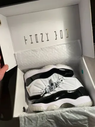 Jordan 11 Retro Negro Blanco Talla 41