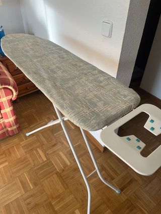 Plancha de vapor SilverCrest y tabla de planchar