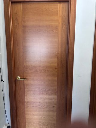 Puerta interior madera Cerezo. Precio por puerta.
