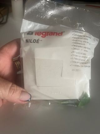 Legrand Niloe Interruptor Blanco y enchufe
