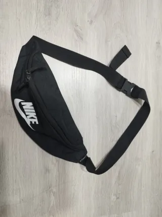 Riñonera Nike Negra