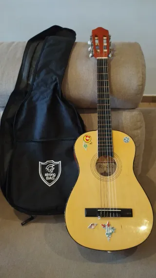 Chitarre spagnole con custodie