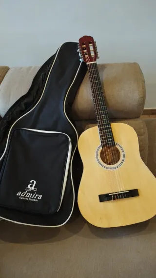 Chitarre spagnole con custodie