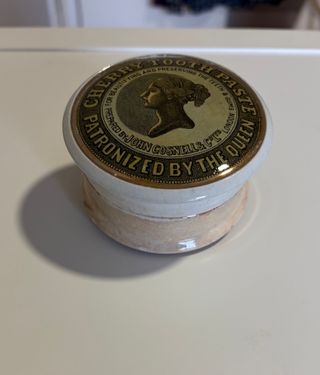 Bote vintage de Pasta de dientes