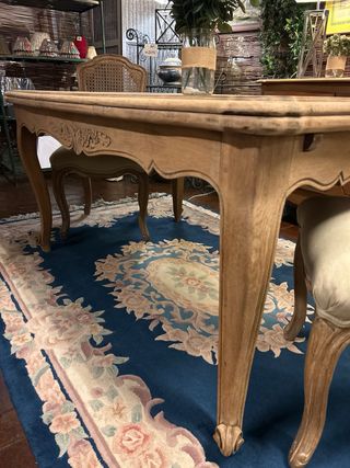 Mesa de comedor antigua