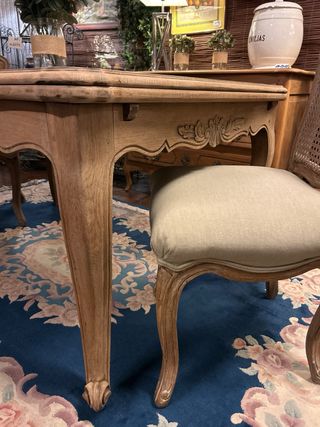 Mesa de comedor antigua