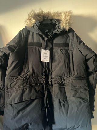 Chaquetón Pull&Bear Negro con Capucha