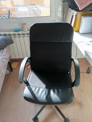 Silla de oficina negra
