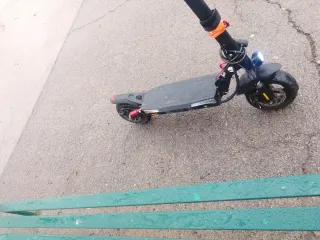 Patinete eléctrico con luces y bolsa